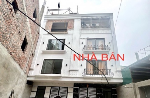 CƠ HỘI! Bán Nhà Sổ đỏ 32M x 5T khung cột bê tông móng bè chịu lực gia đình tự xây dựng. 
Từ T2 được 35m. Thiết kế 1 phòng Rộng/ tầng.